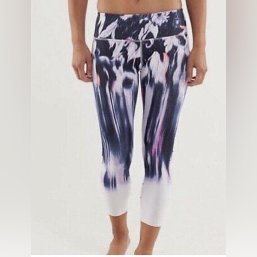 Lululemon Wunder Under Crop Mirage Indigo Size 8 *RARE*